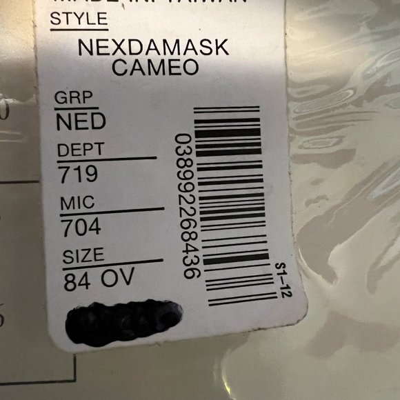 Noble Excellence Damask Oval Tablecloth 66" x 84" Dead Stock Unused - Picture 5 of 5